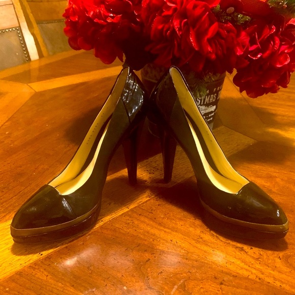 YSL Heels - Picture 2 of 7
